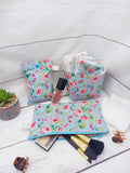 Trousse plate fleurs bleues
