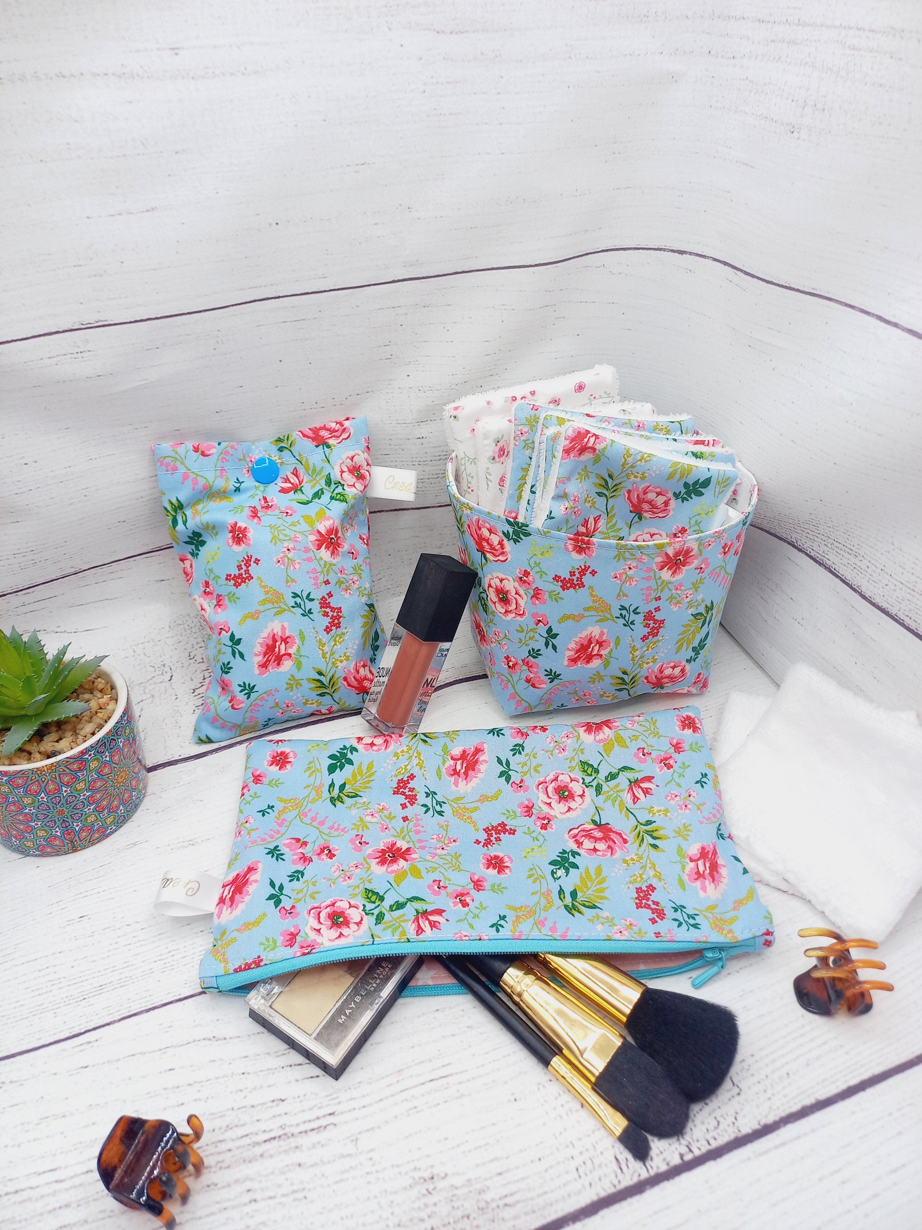 Trousse plate fleurs bleues
