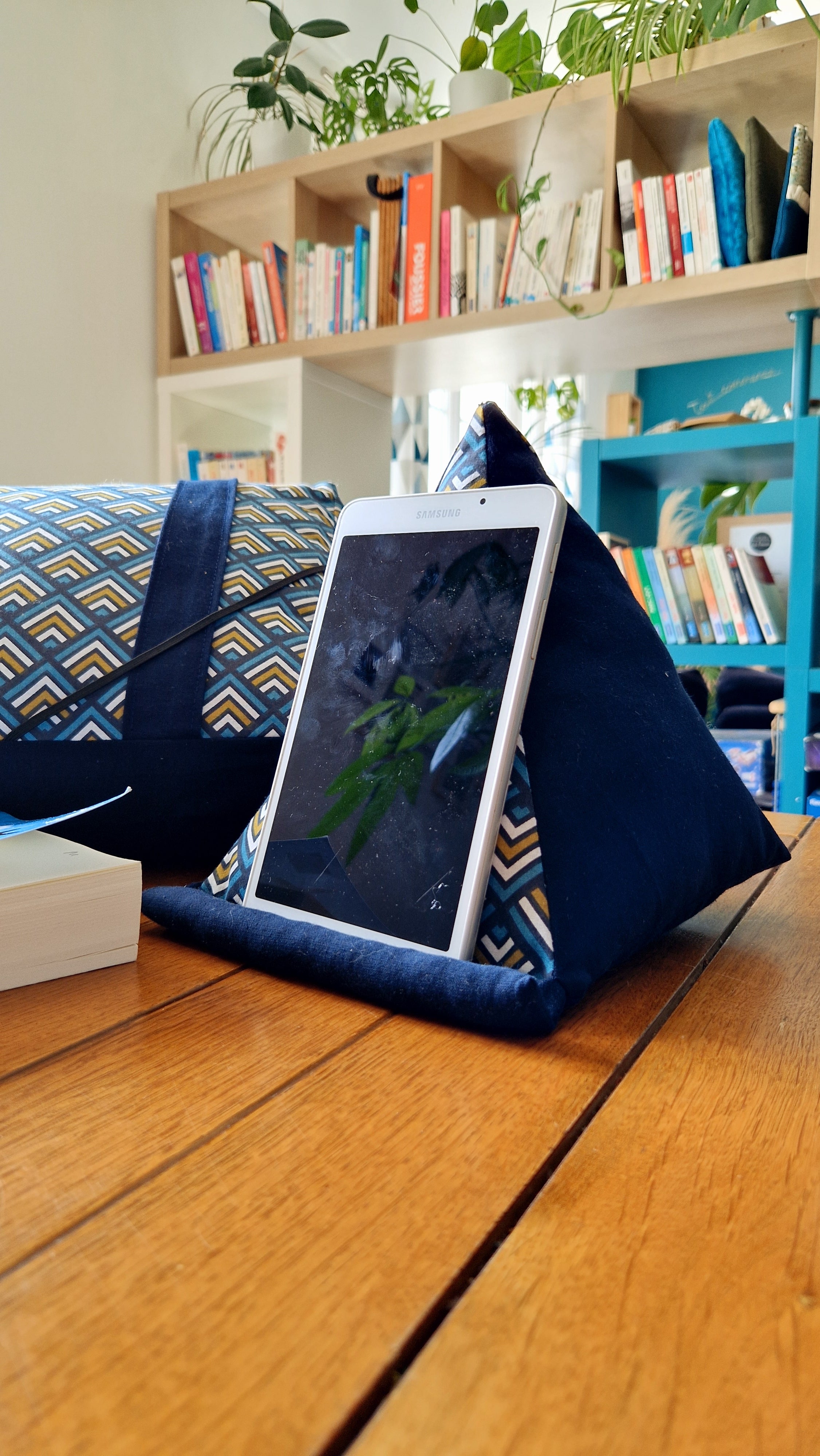 Coussin liseuse géo