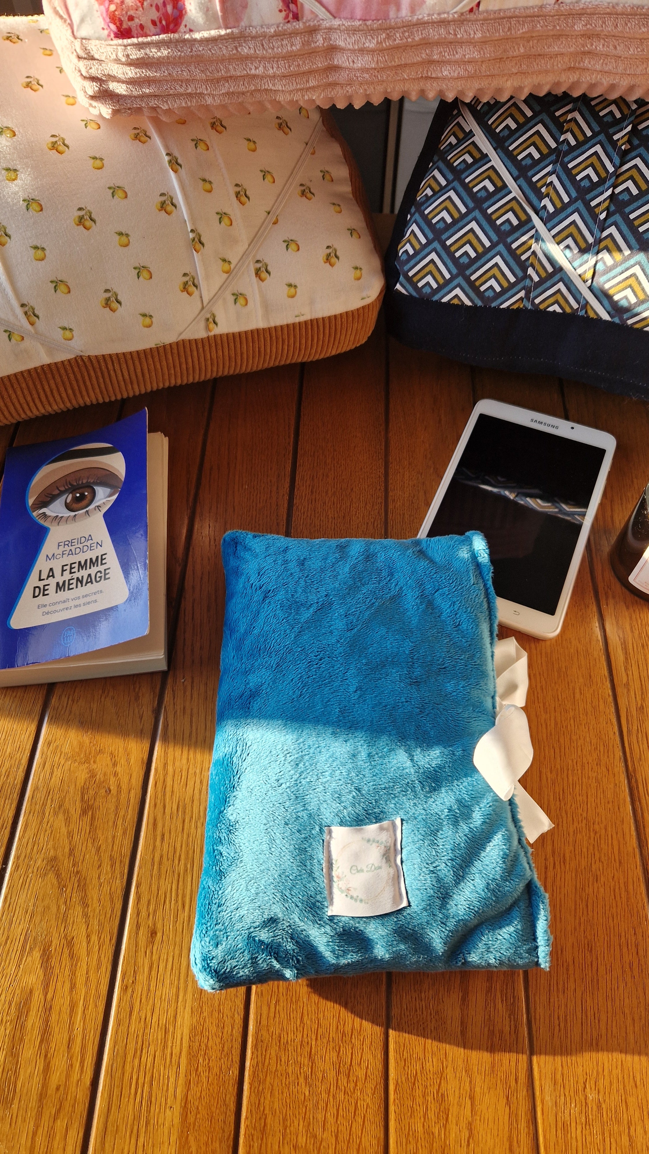 Housse à livre réversible Pocket fleurs bleues