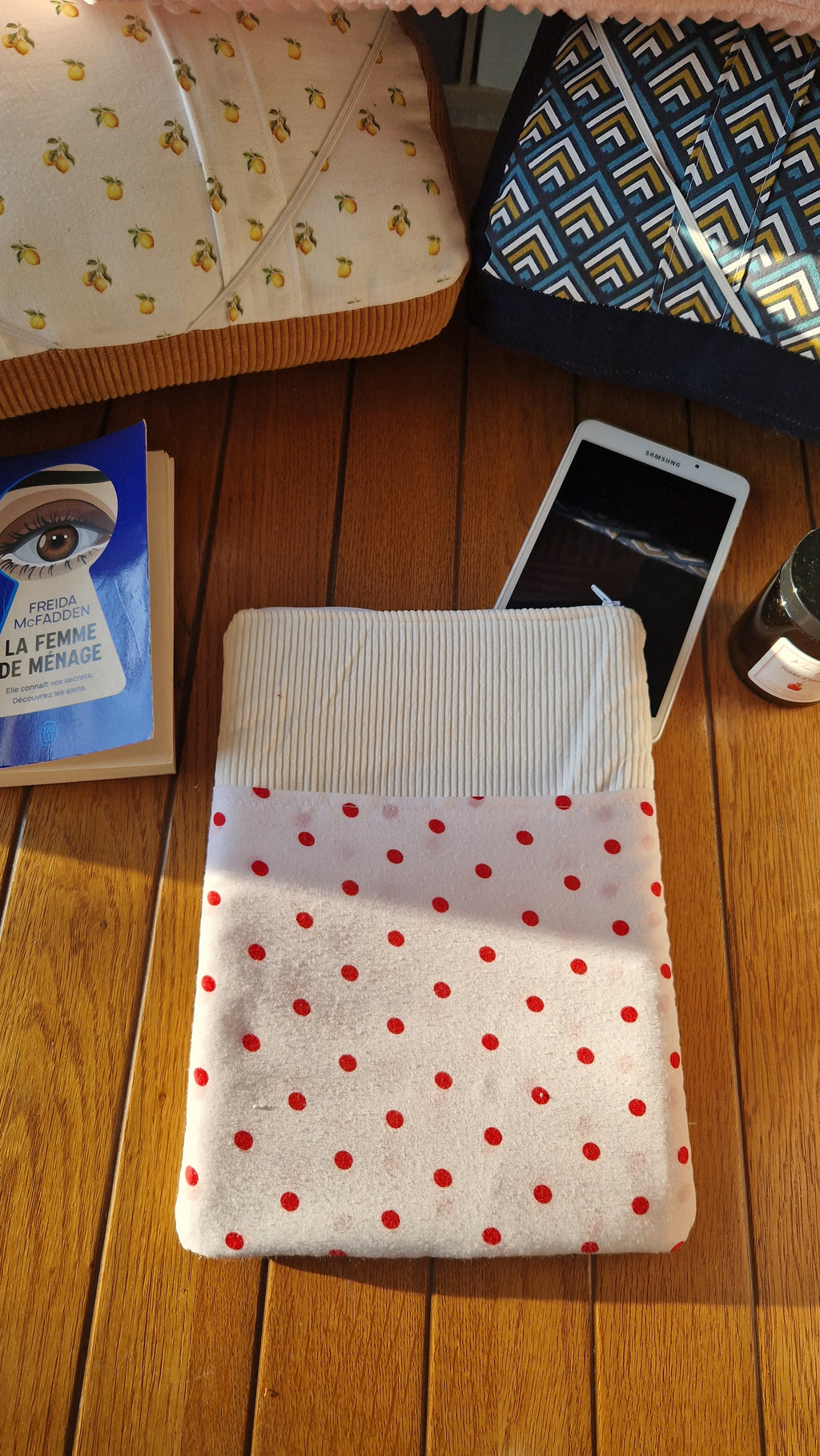 Housse à livre broché velours blanc a pois