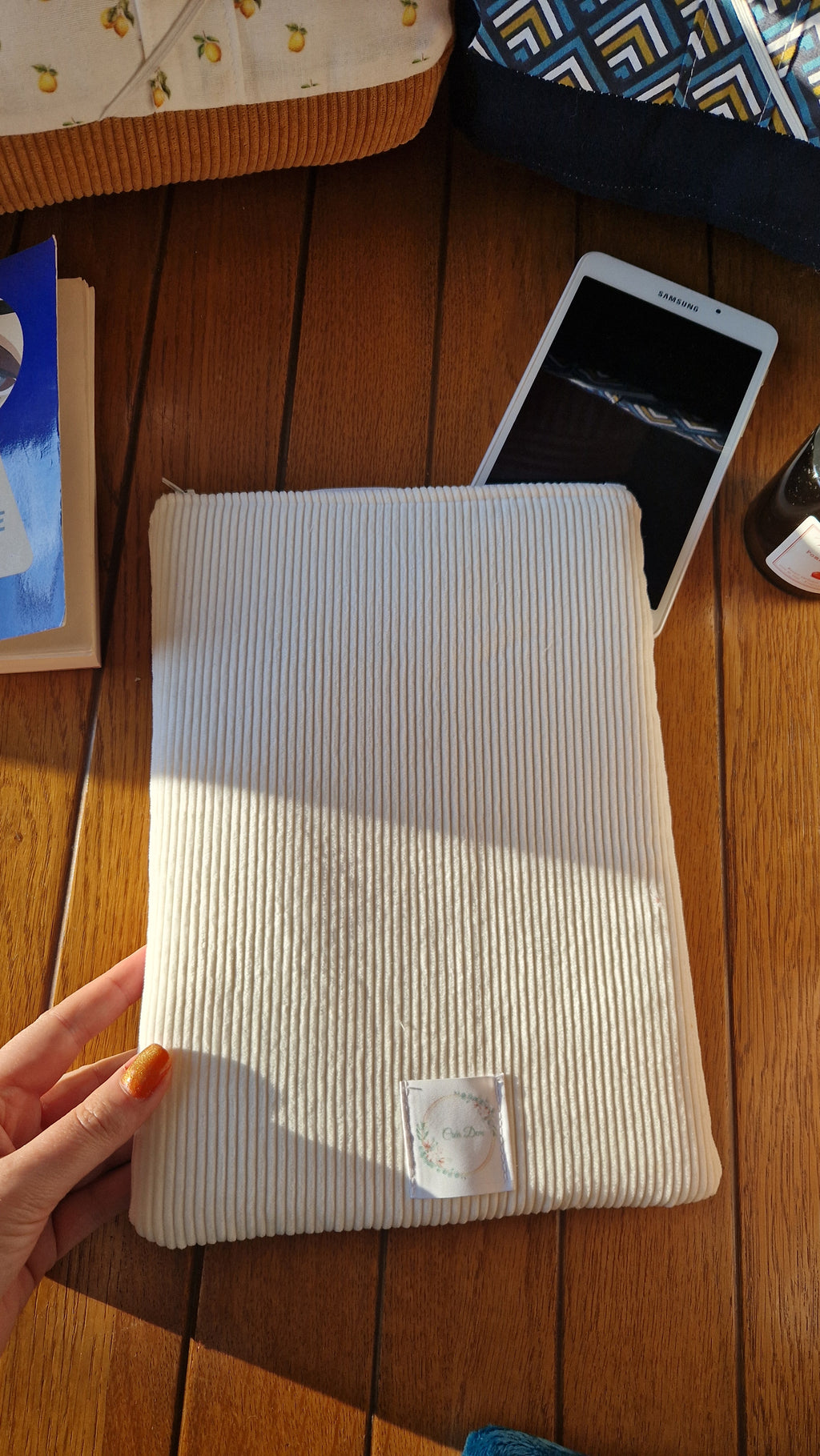 Housse à livre broché velours blanc a pois