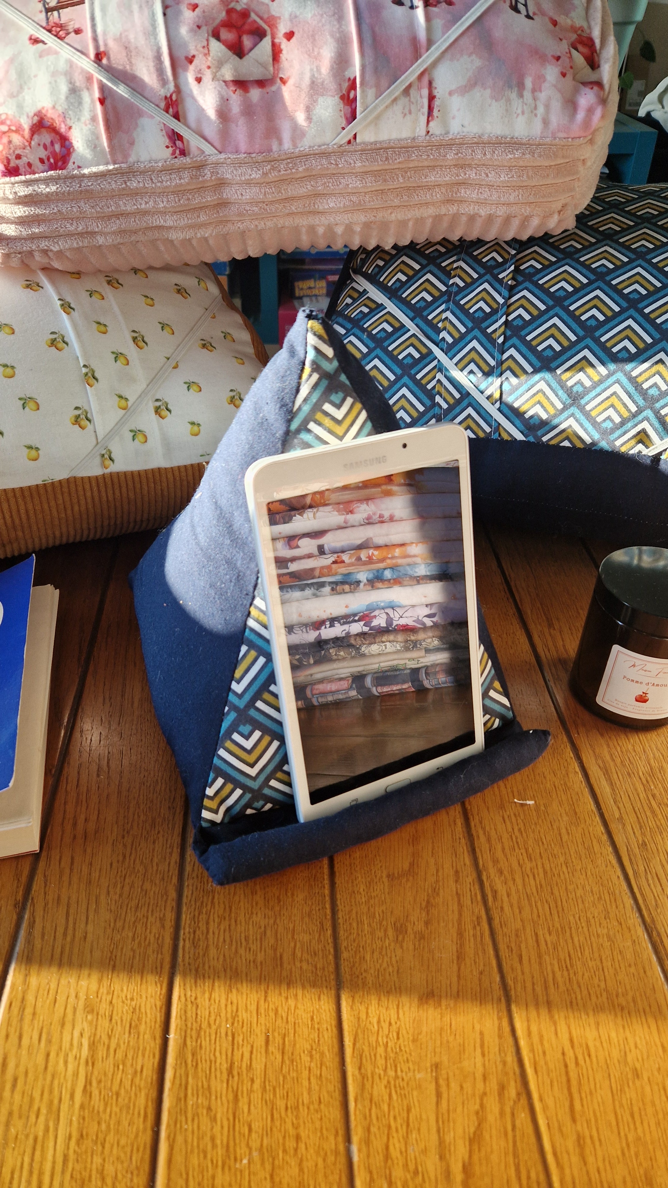 Coussin liseuse géo