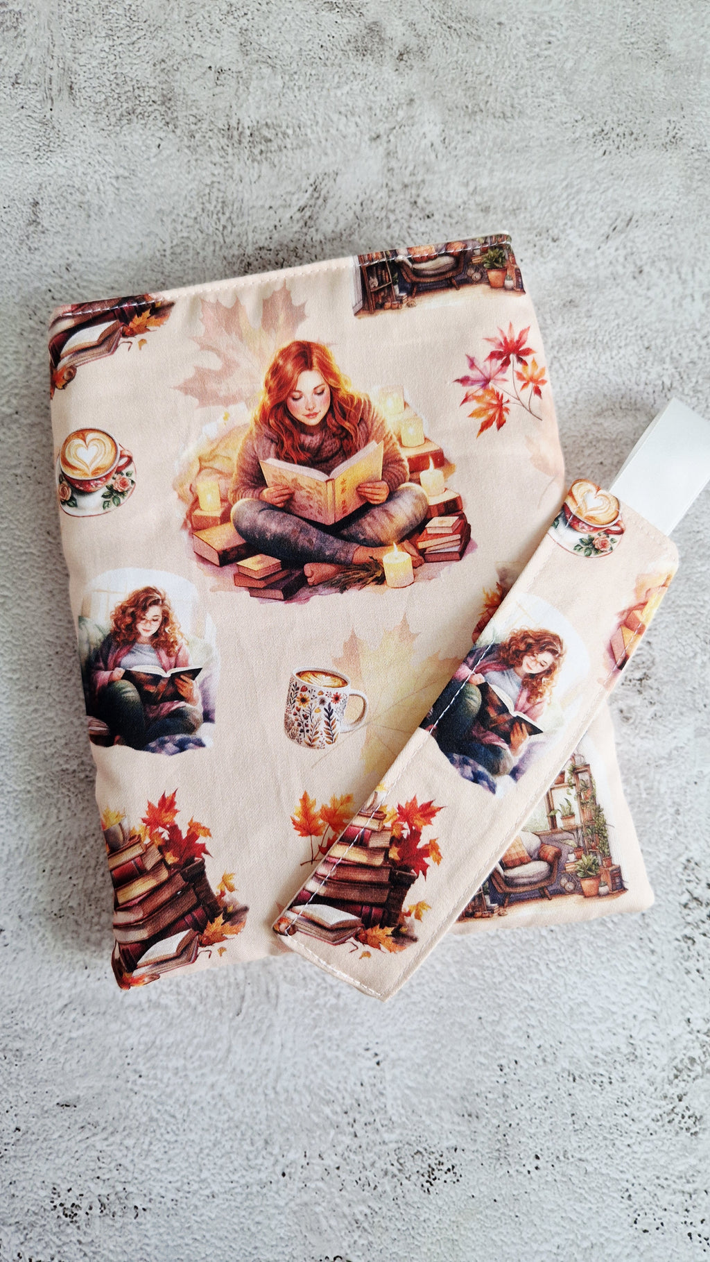 Housse livre avec marque page " romance d'automne "