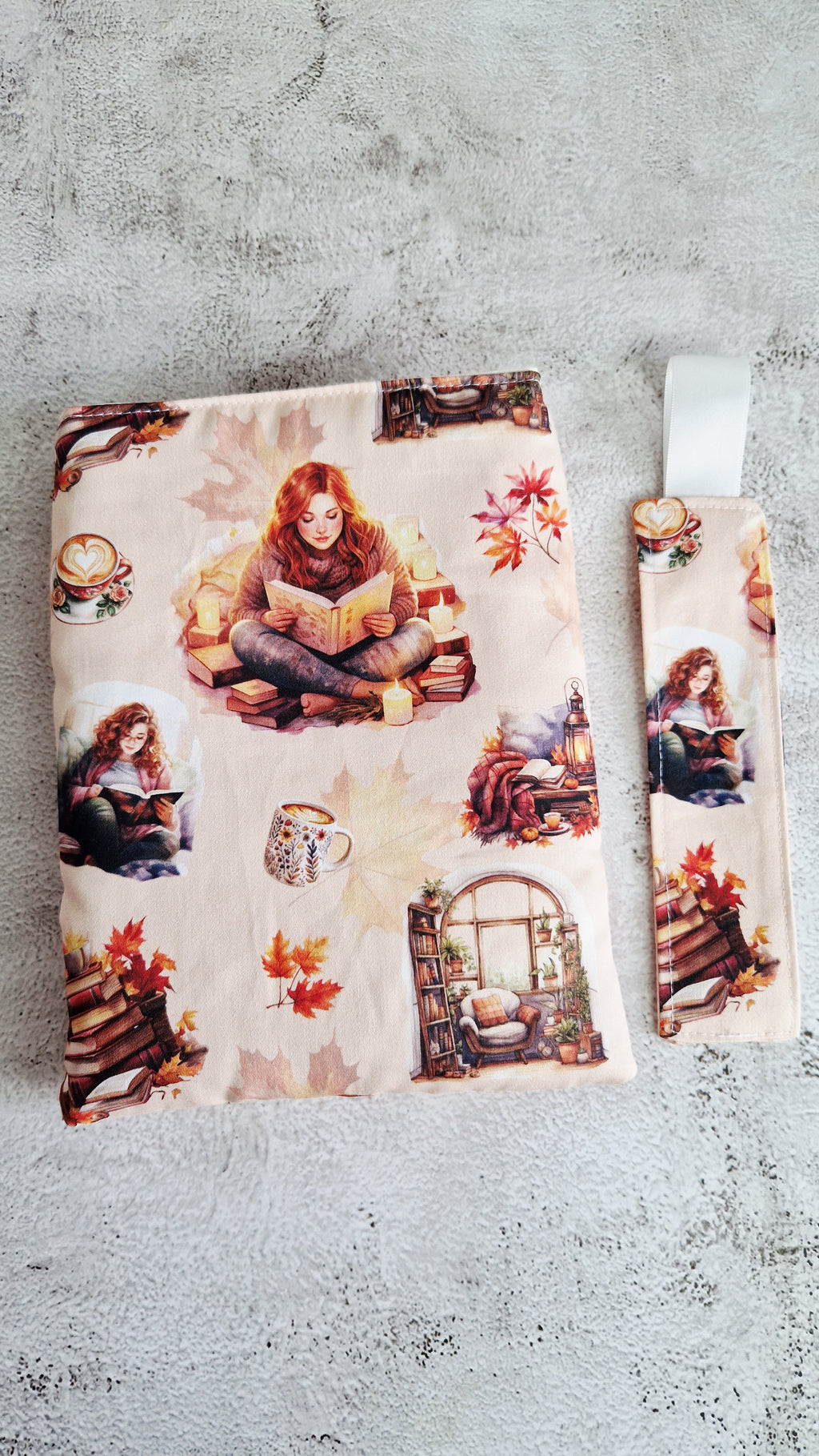 Housse livre avec marque page " romance d'automne "