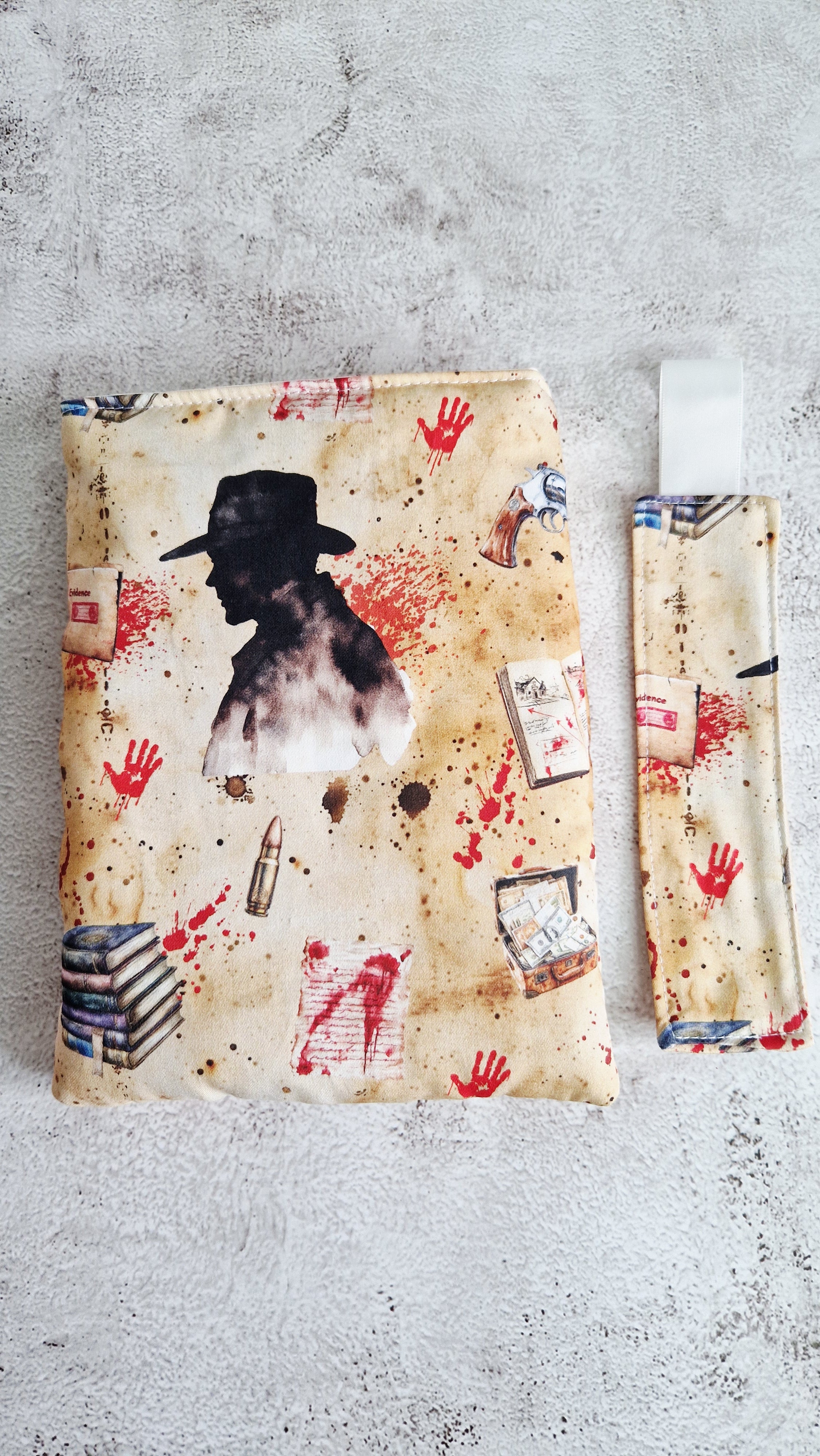 Housse livre avec marque page " thriller "