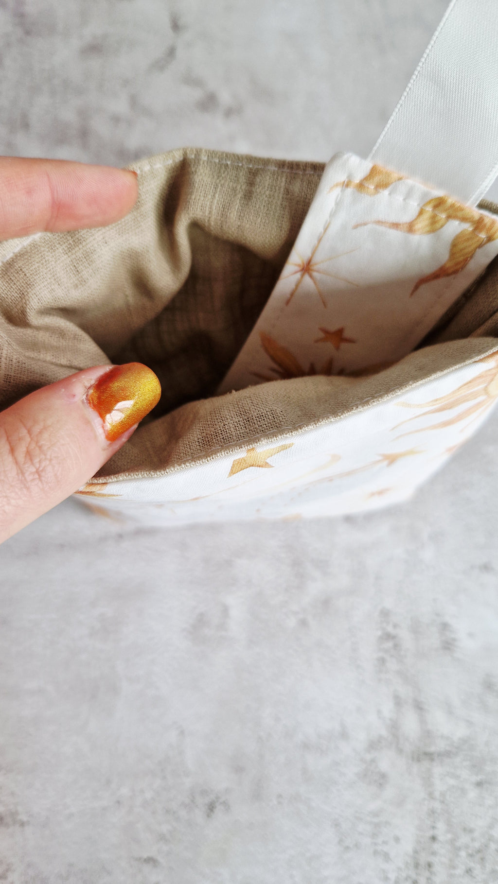 Housse livre avec marque page " soleil "