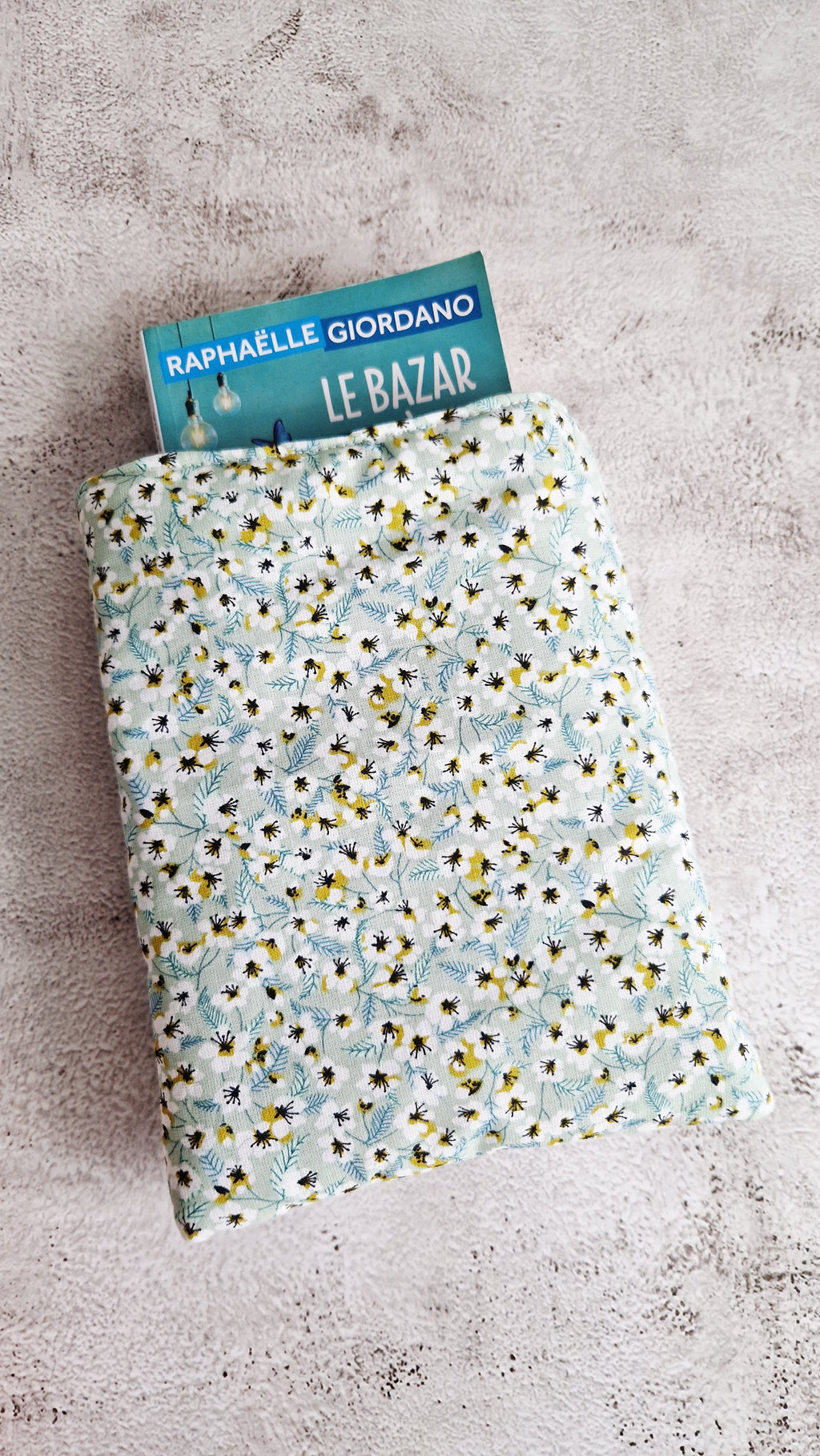 Housse à livre avec poche fleurs bleues