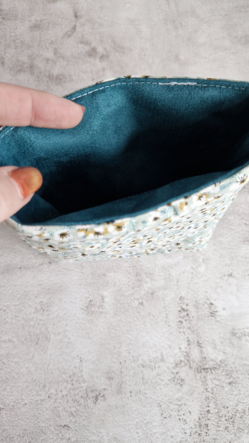 Housse à livre avec poche fleurs bleues