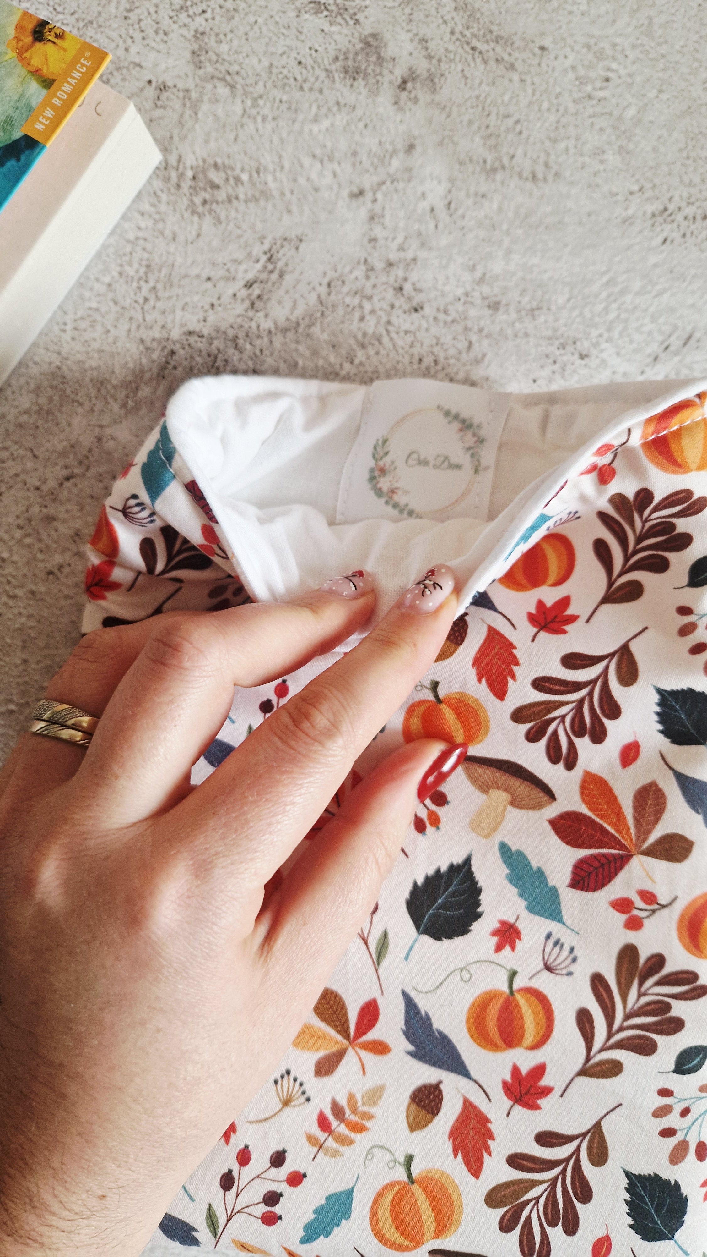 Housse à livre feuilles d'automne et coton blanc