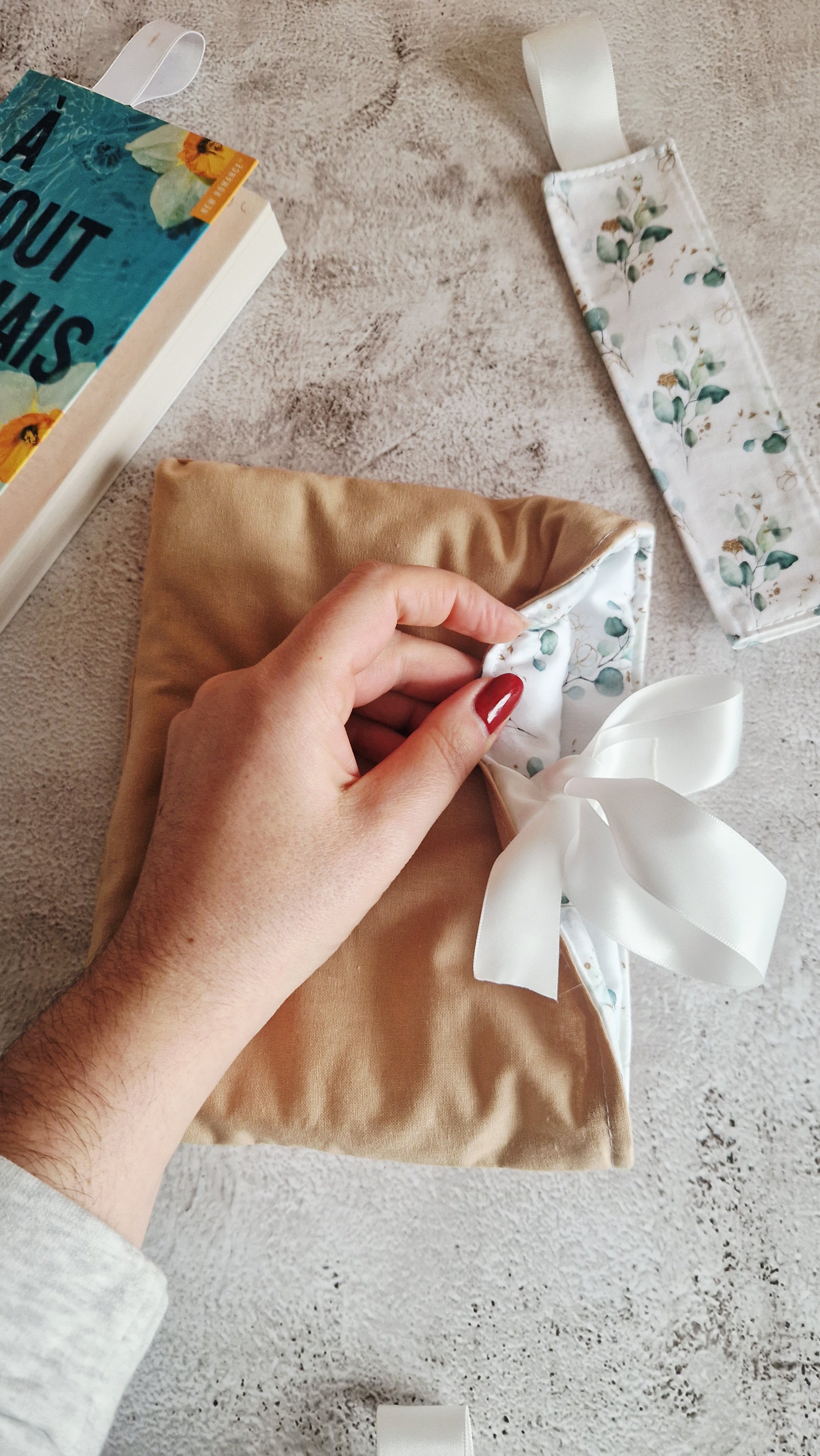 Housse à livre eucalyptus et tissu beige