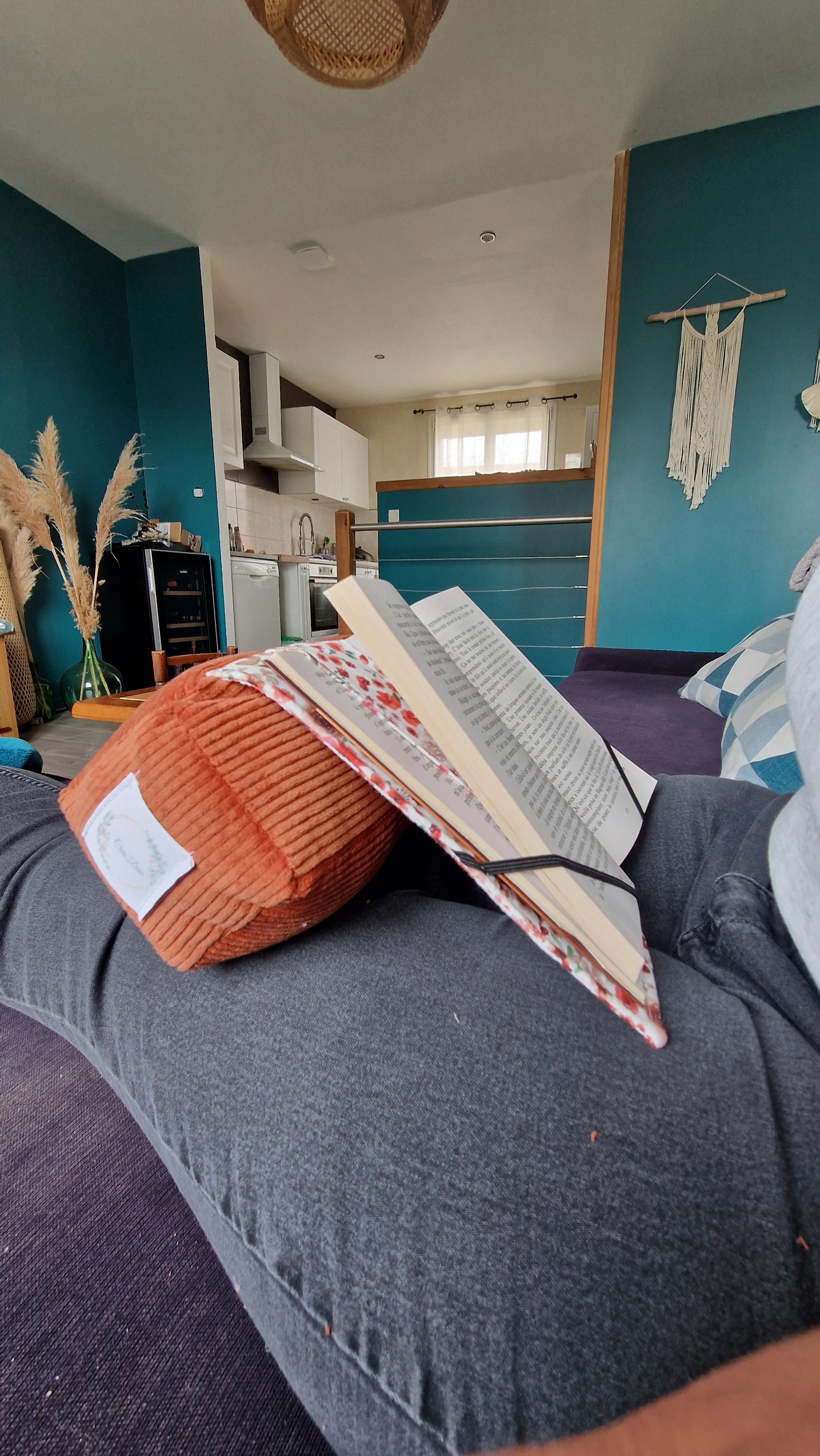 Coussin nomade fleurs rouge velours brique format pocket