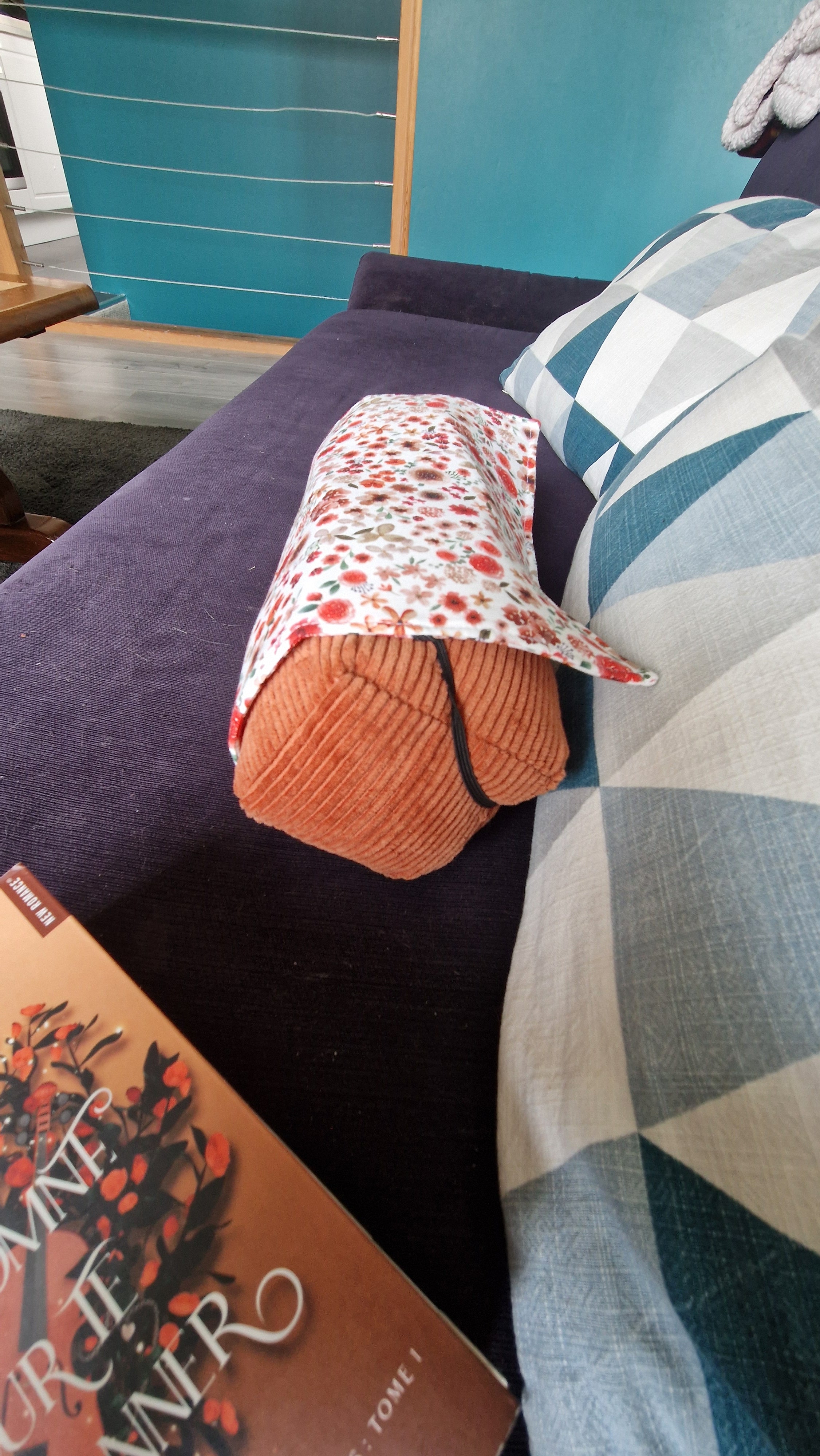 Coussin nomade fleurs rouge velours brique format pocket