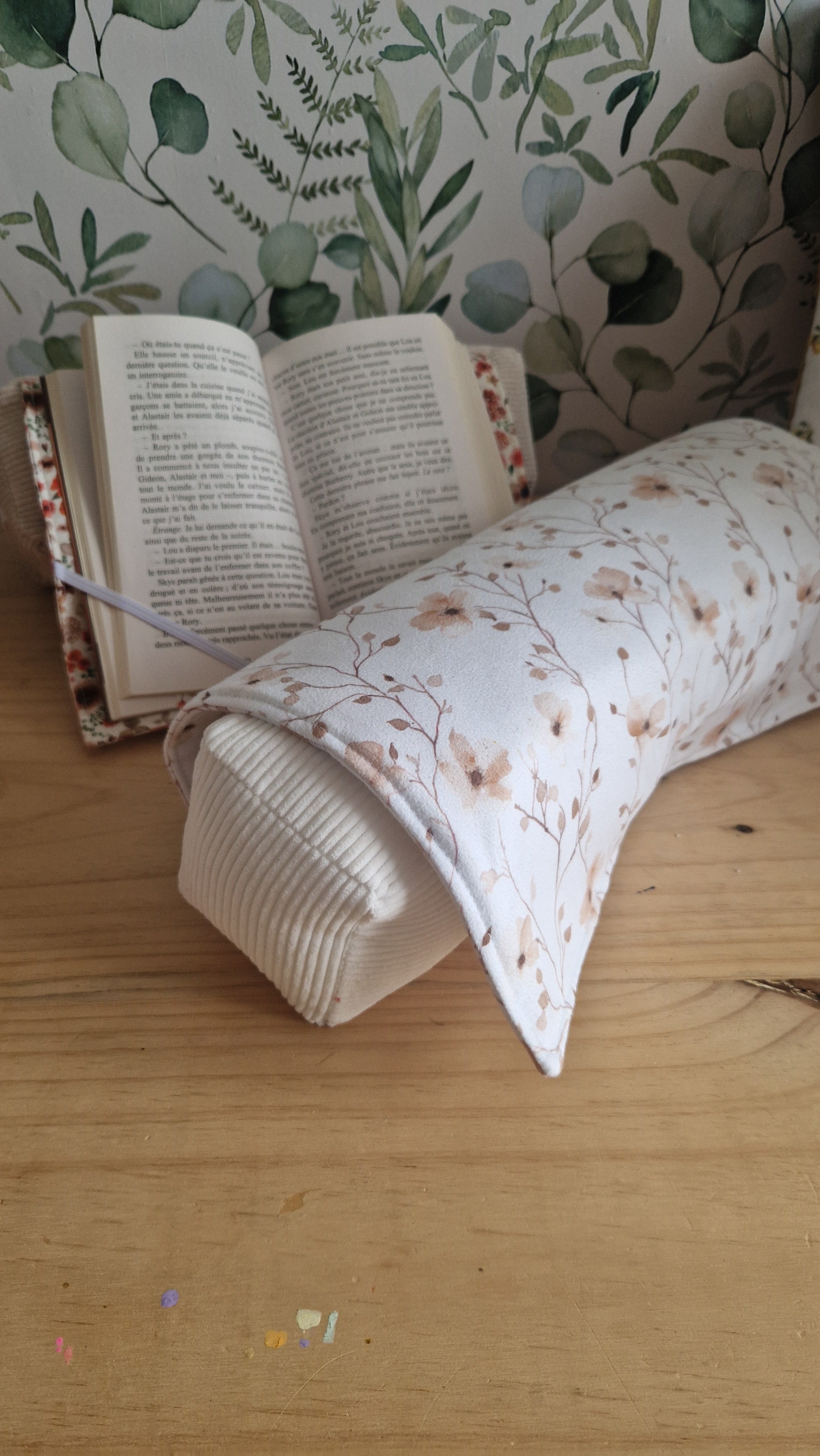 Coussin nomade feuilles marrons format brochés 2 en 1