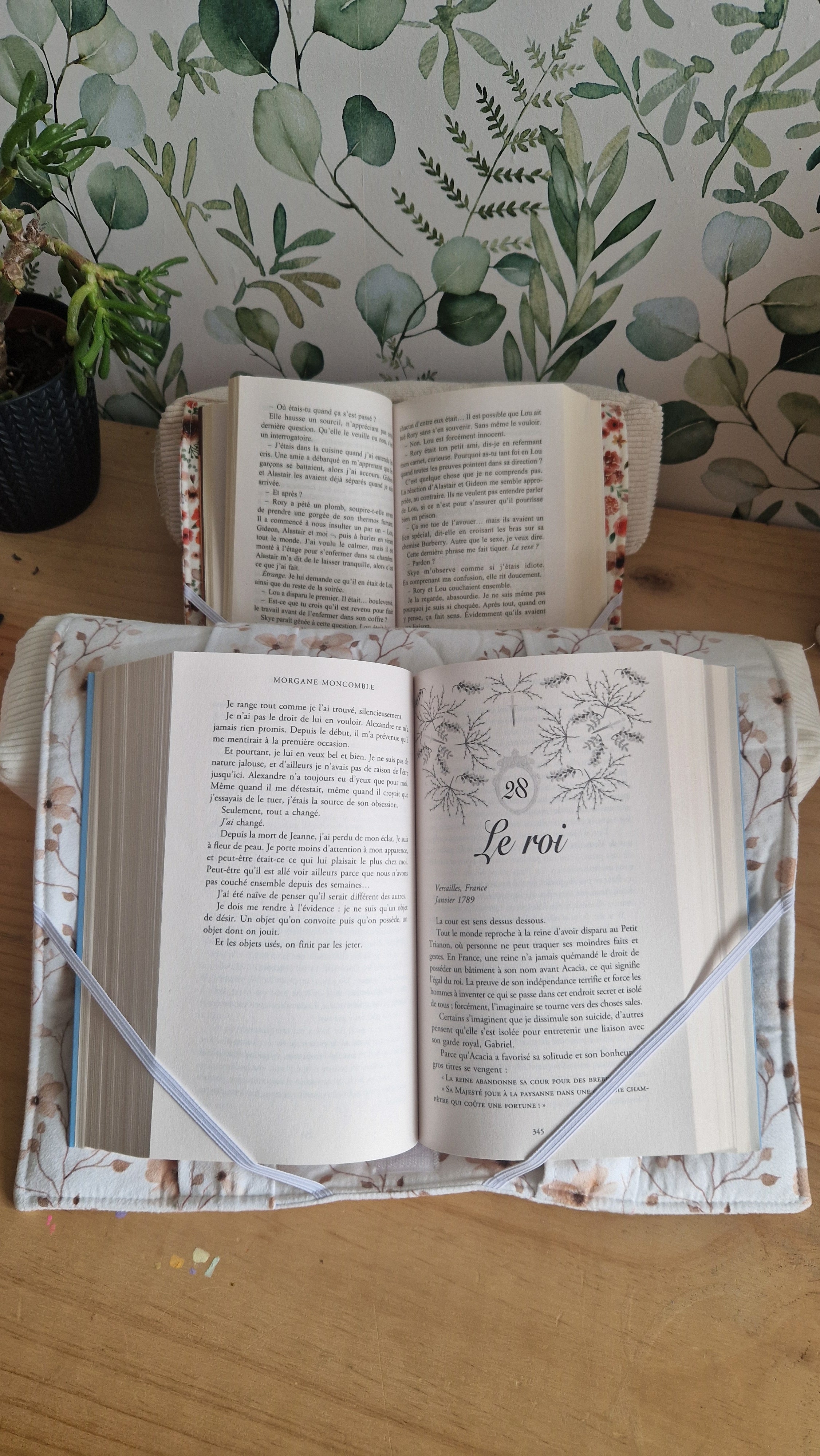 Coussin nomade feuilles marrons format brochés 2 en 1