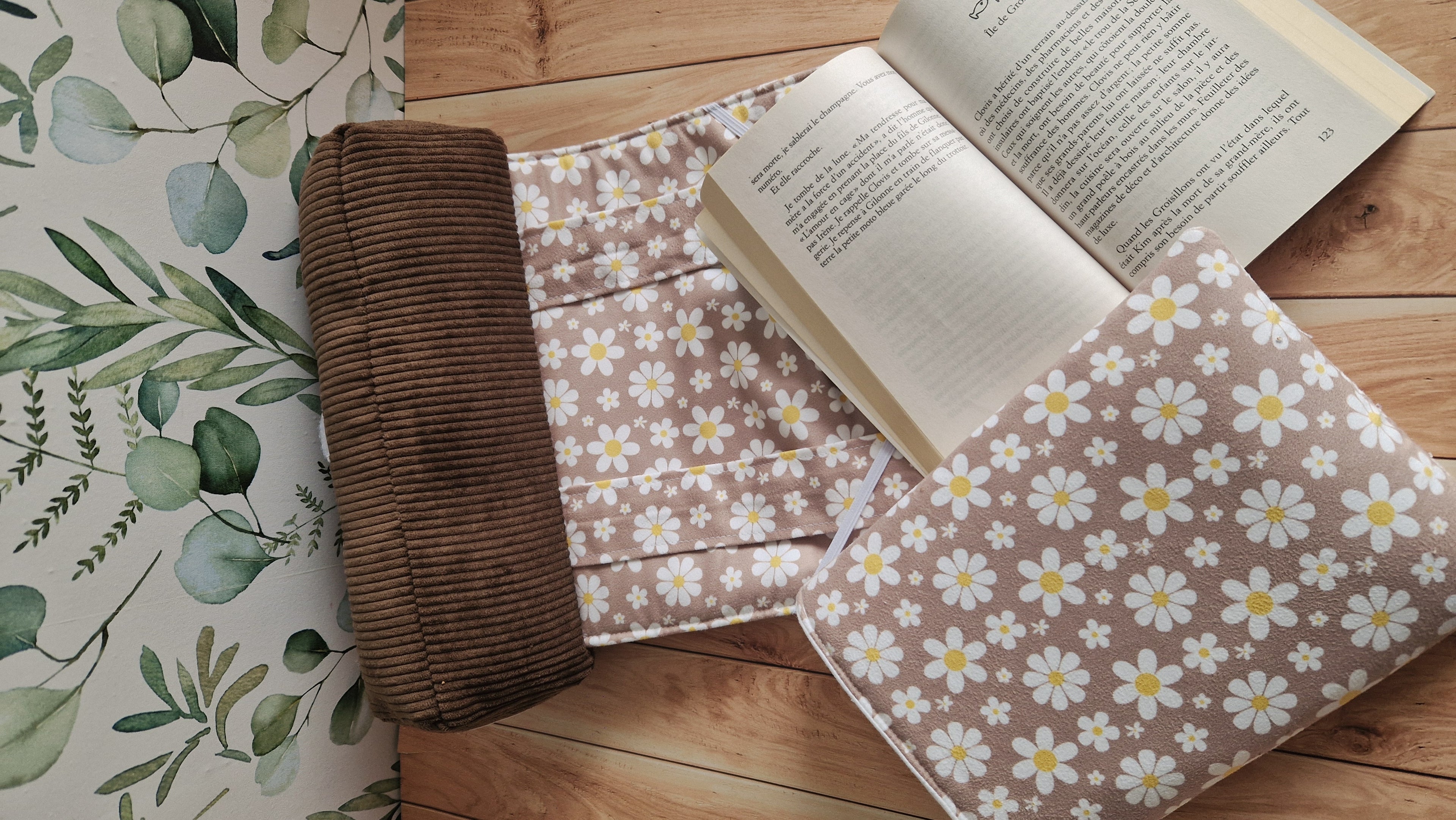 Coussin nomade marguerites marrons format pocket