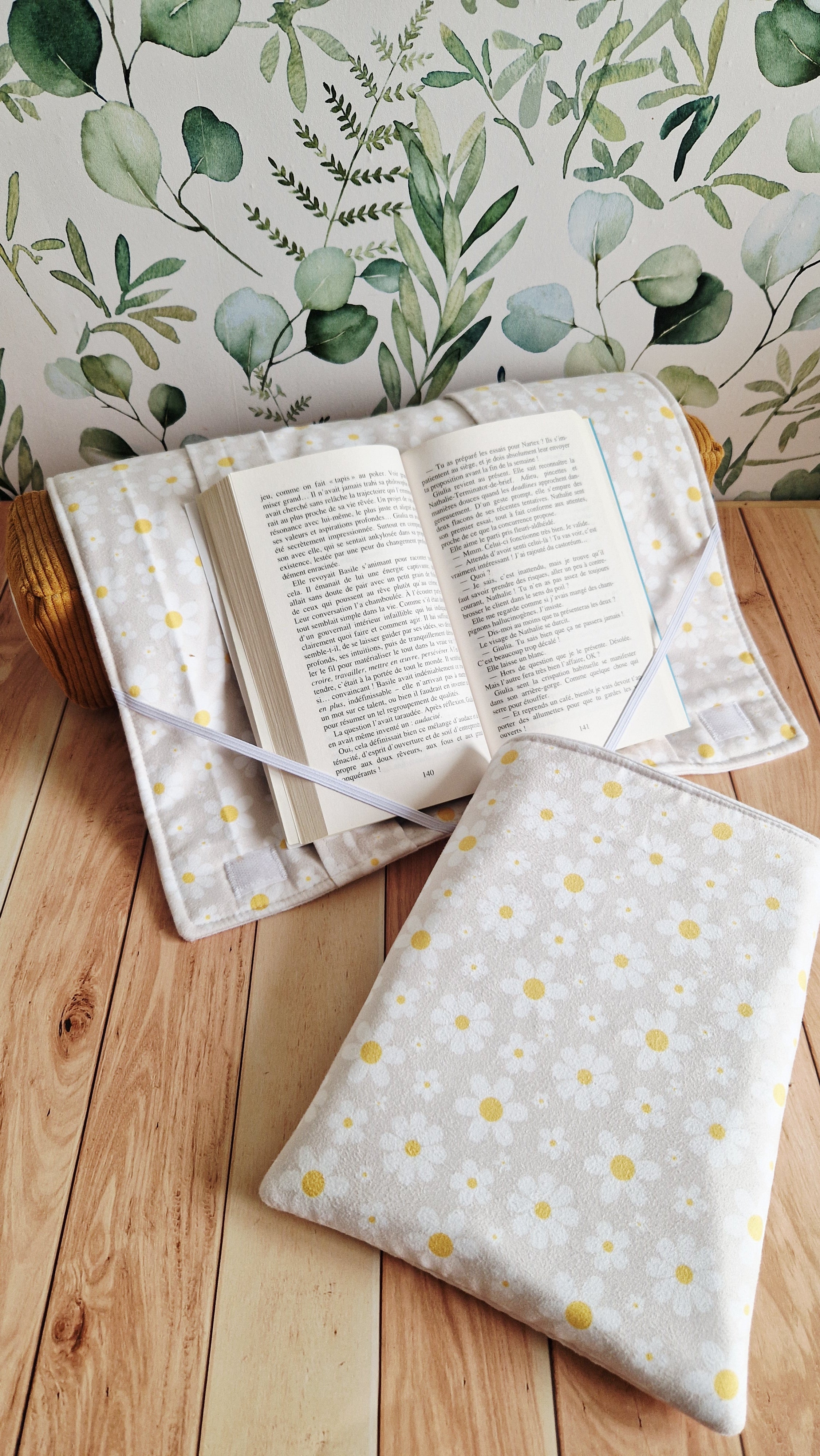 Coussin nomade marguerites beiges format brochés 2 en 1