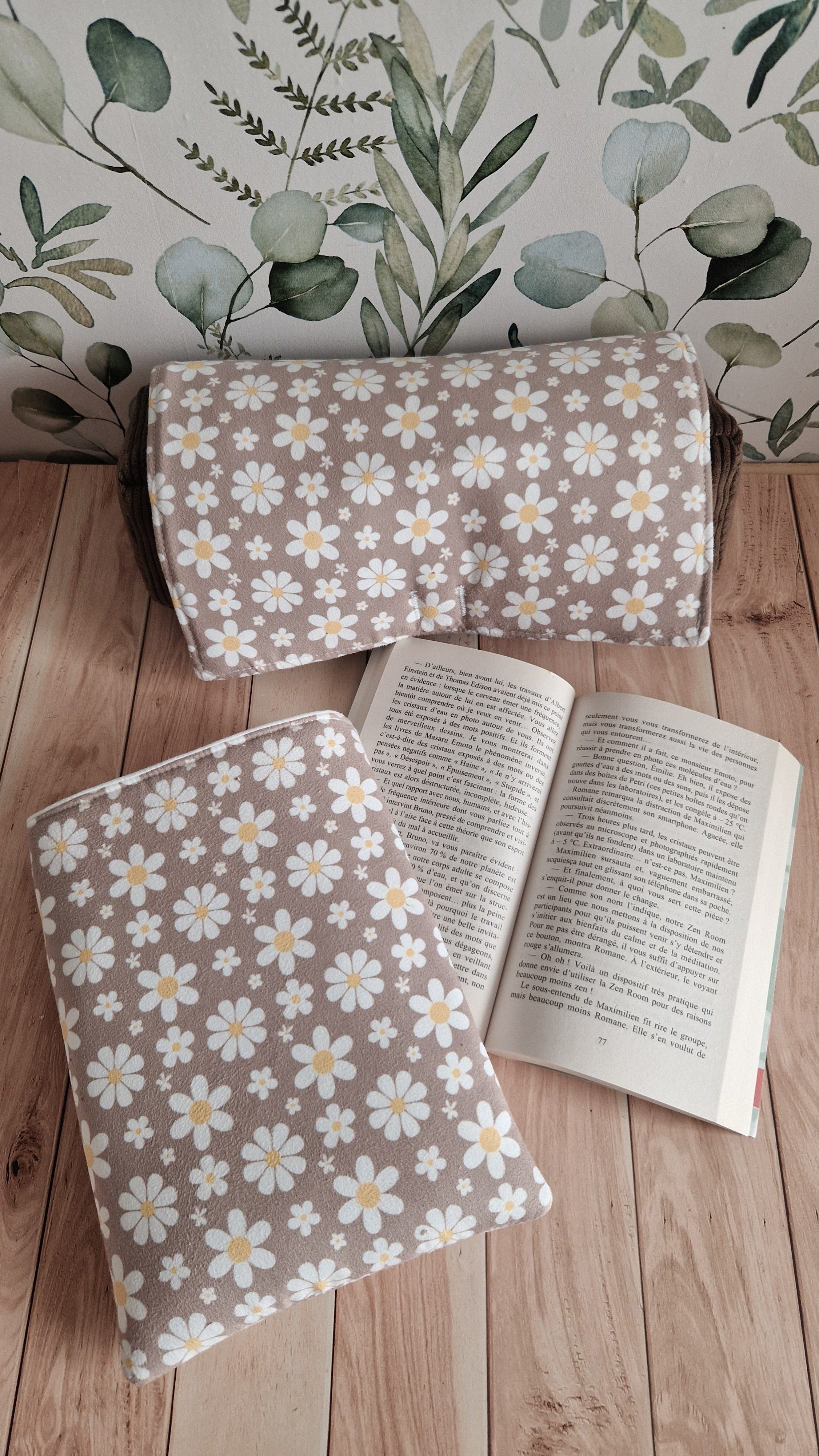 Coussin nomade marguerites marrons format pocket