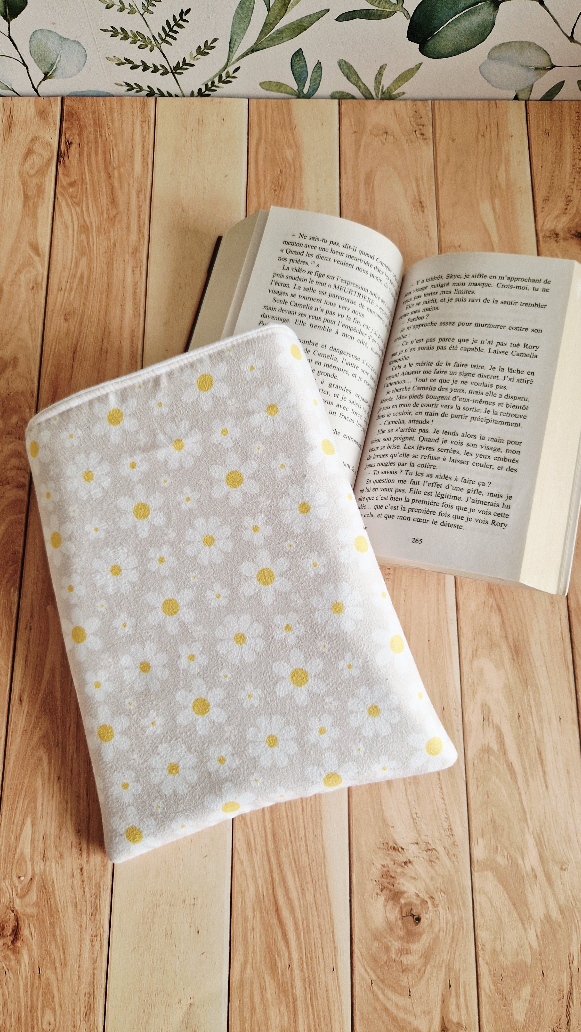 Housse à livre marguerites beiges