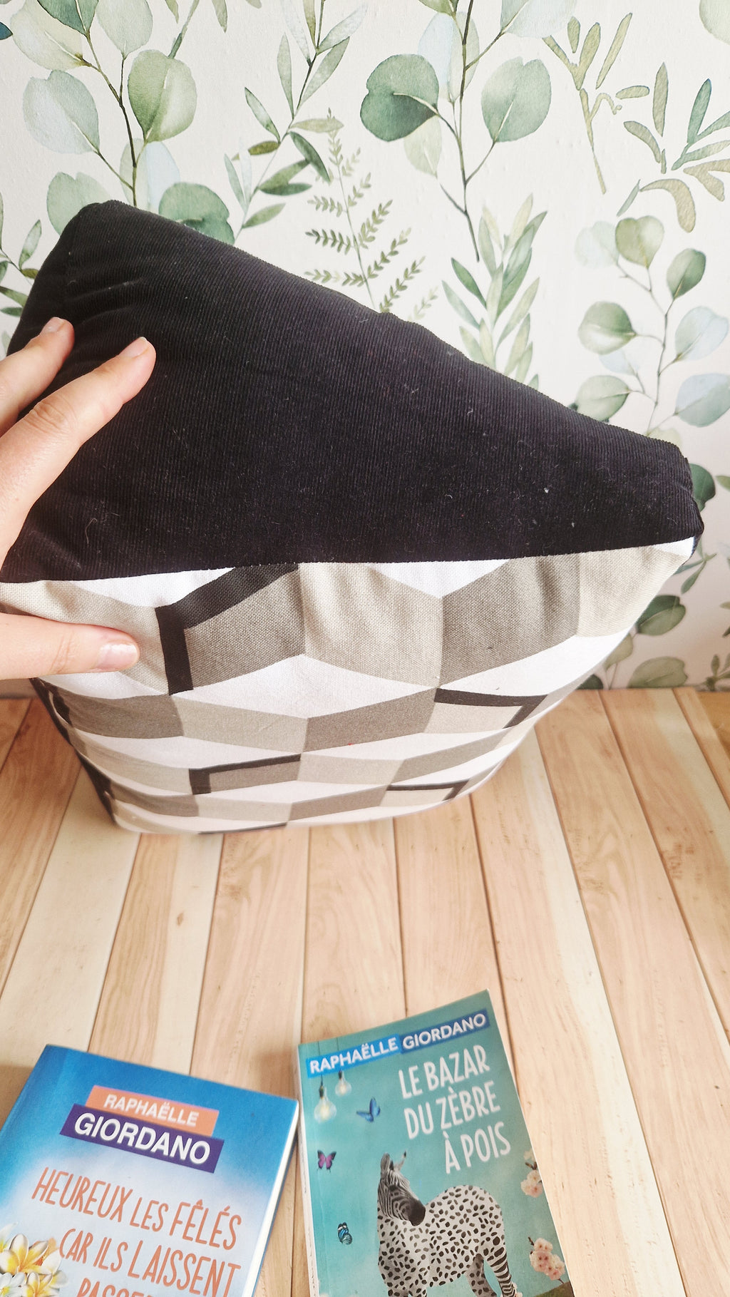 Coussin lecture géo noir