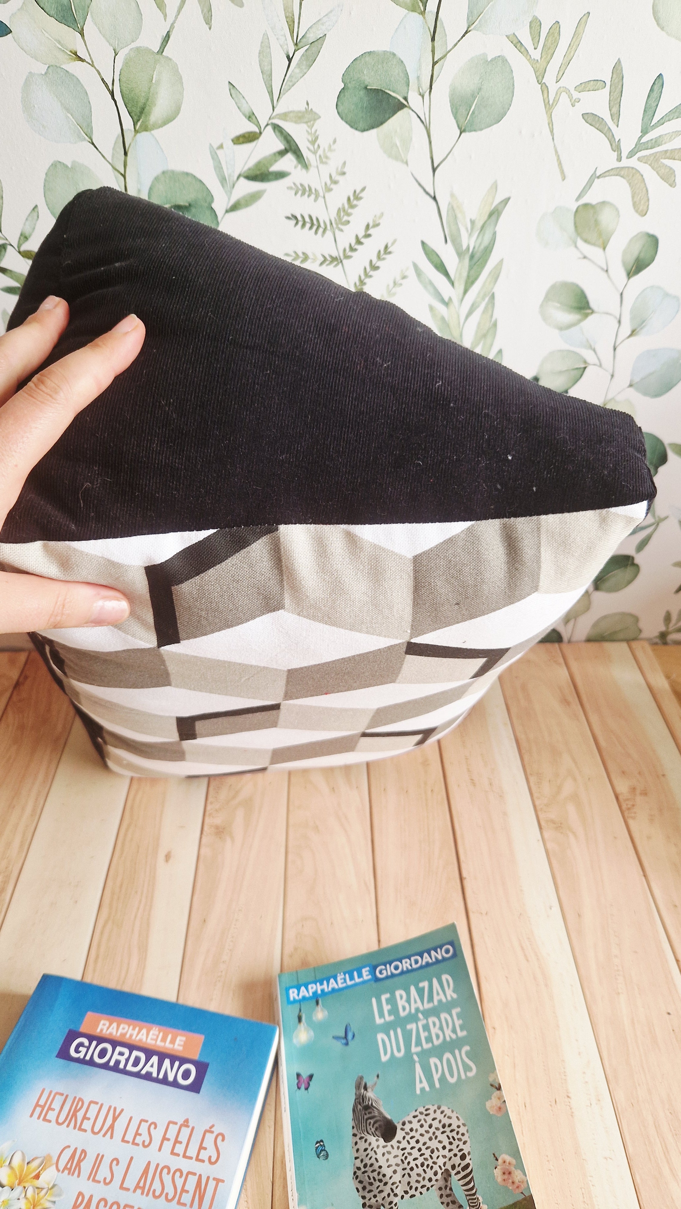 Coussin lecture géo noir