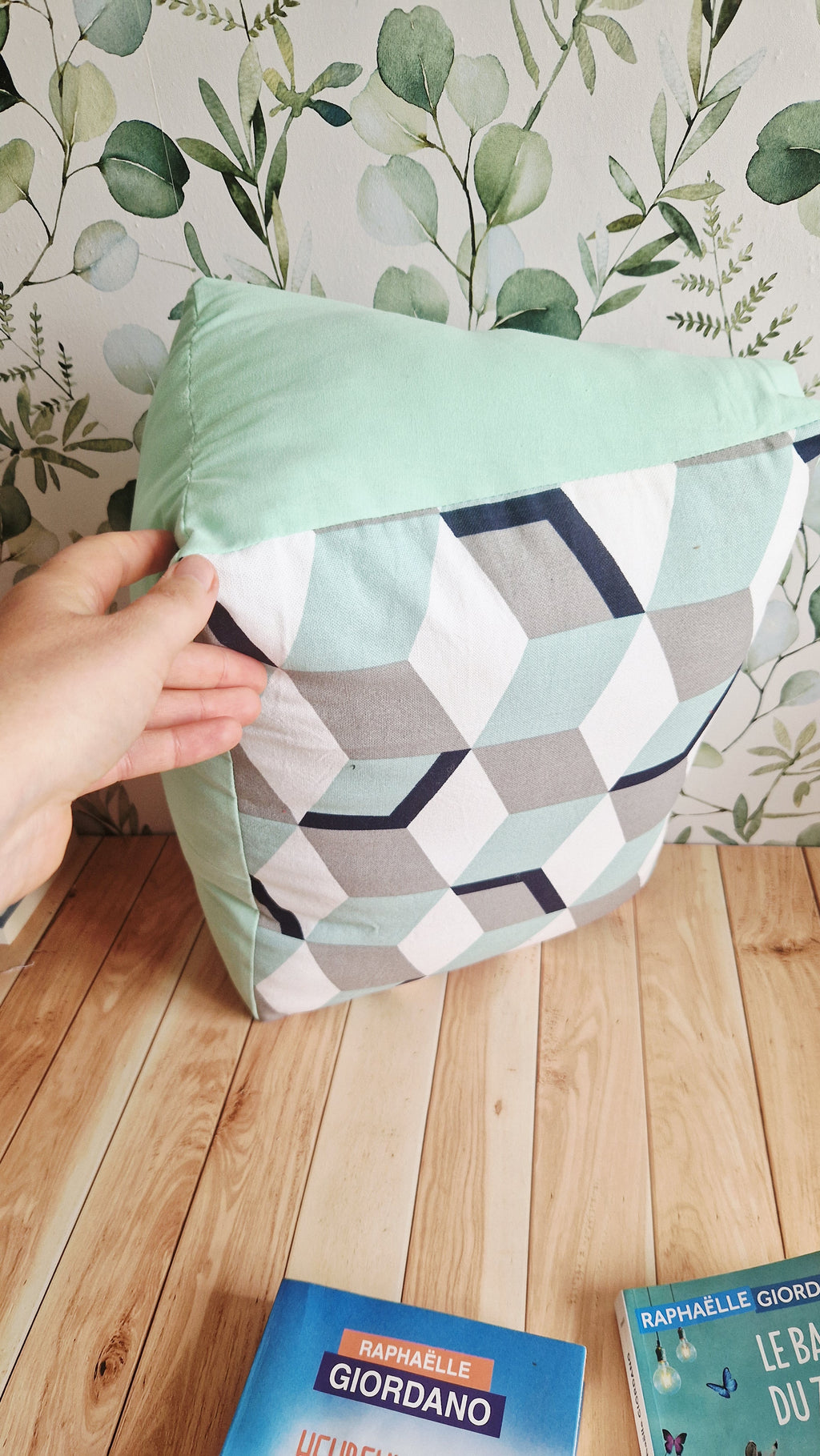 Coussin lecture géo vert d'eau