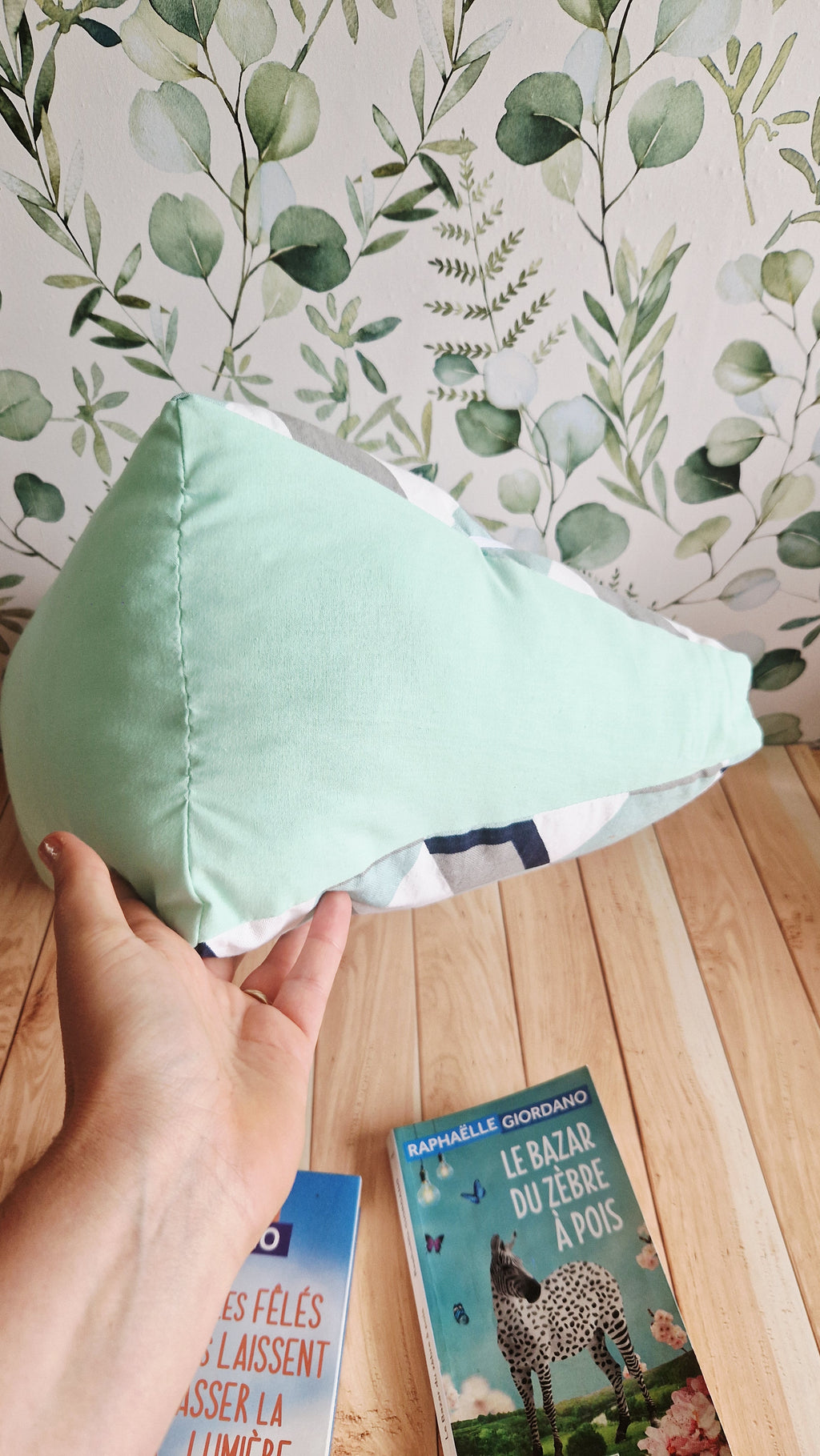 Coussin lecture géo vert d'eau