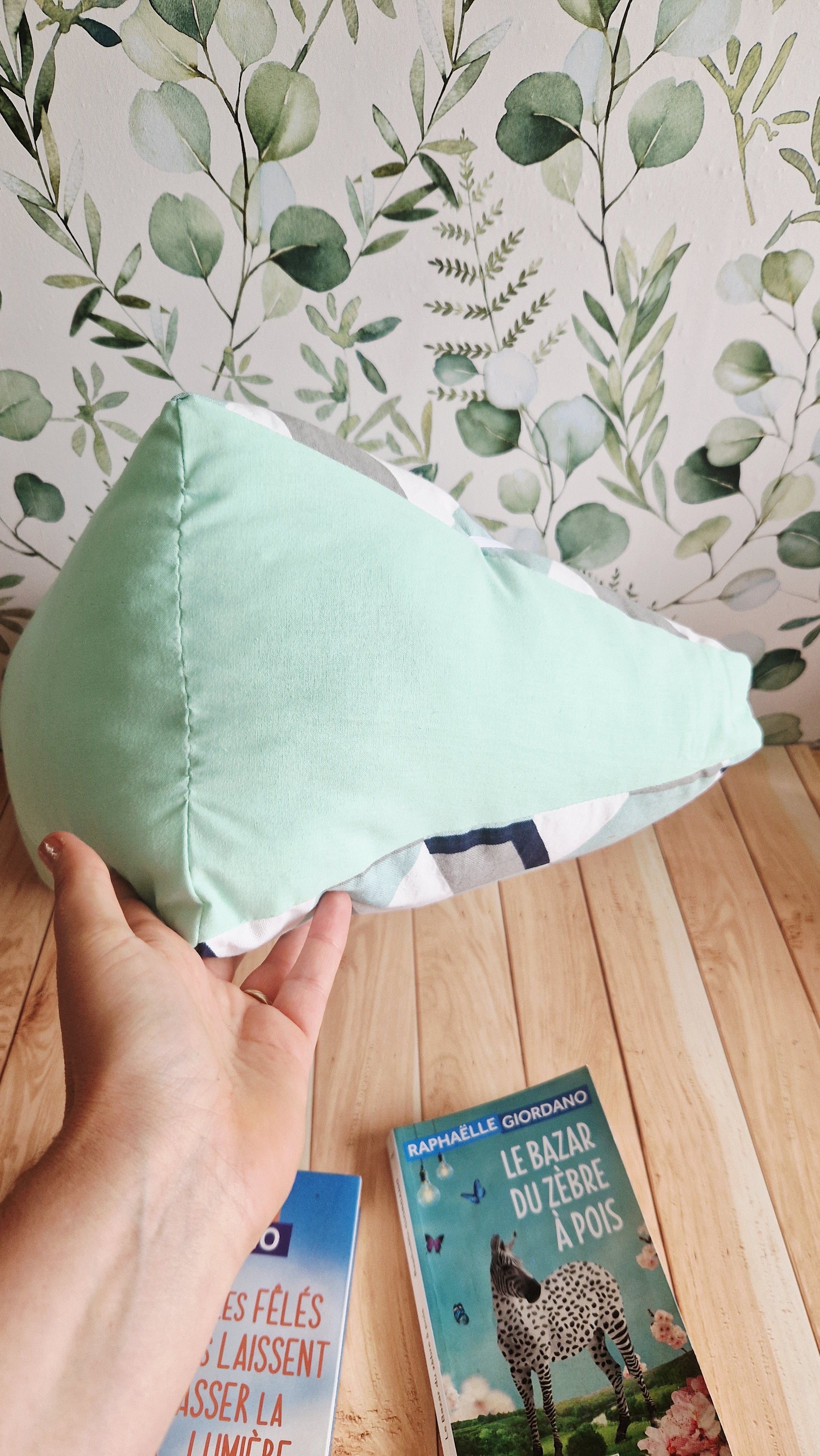 Coussin lecture géo vert d'eau