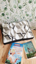 Coussin lecture géo noir